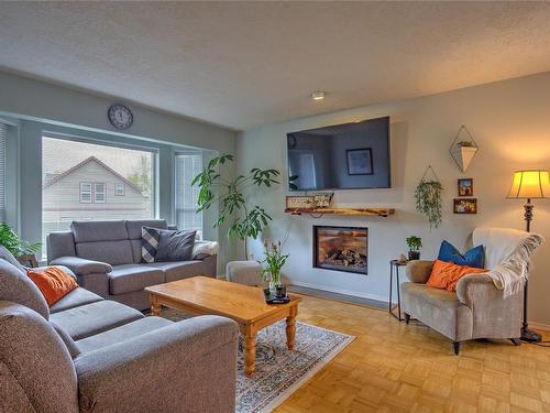 150 & 160 Gravelle Pl, Lake Cowichan, BC - Indoor Photo Showing Living Room With Fireplace