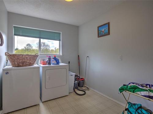 150 & 160 Gravelle Pl, Lake Cowichan, BC - Indoor Photo Showing Laundry Room