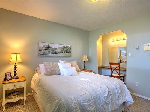 150 & 160 Gravelle Pl, Lake Cowichan, BC - Indoor Photo Showing Bedroom