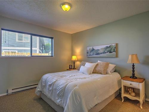150 & 160 Gravelle Pl, Lake Cowichan, BC - Indoor Photo Showing Bedroom