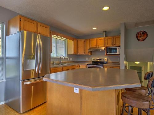 150 & 160 Gravelle Pl, Lake Cowichan, BC - Indoor Photo Showing Kitchen With Double Sink