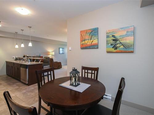 135-2300 Mansfield Dr, Courtenay, BC - Indoor Photo Showing Dining Room