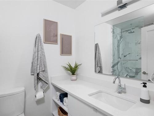300-1628 Store St, Victoria, BC - Indoor Photo Showing Bathroom