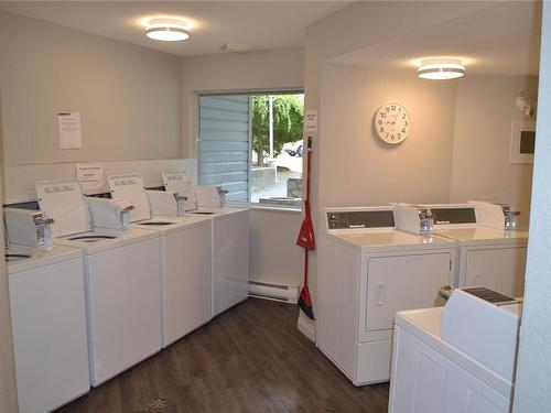 304-200 Back Rd, Courtenay, BC - Indoor Photo Showing Laundry Room