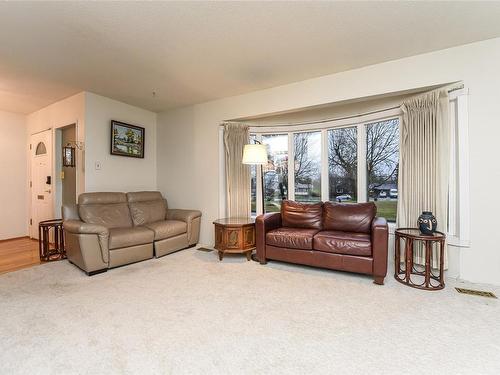 1757 Harmston Ave, Courtenay, BC - Indoor Photo Showing Living Room