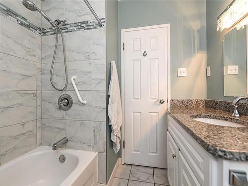 1757 Harmston Ave, Courtenay, BC - Indoor Photo Showing Bathroom