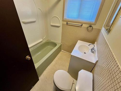 46 Hearst Avenue, Dryden, ON - Indoor Photo Showing Bathroom