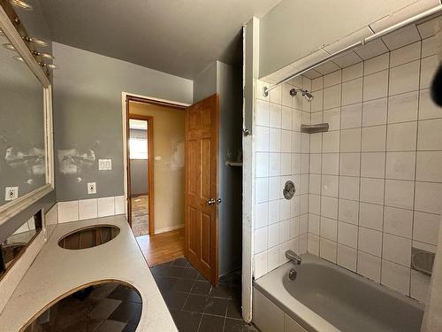 68 Eastgrove Crescent, Terrace Bay, ON - Indoor Photo Showing Bathroom