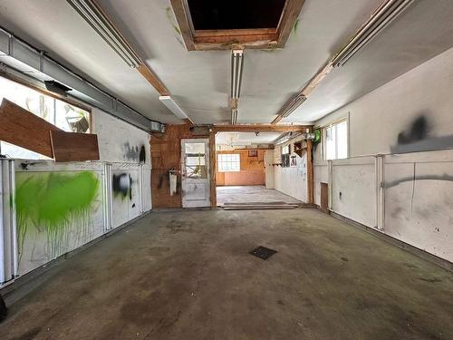 68 Eastgrove Crescent, Terrace Bay, ON - Indoor Photo Showing Garage