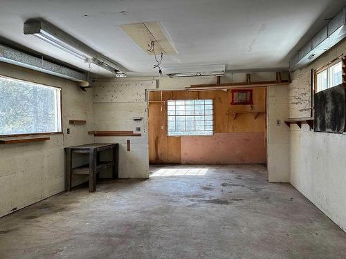 68 Eastgrove Crescent, Terrace Bay, ON - Indoor Photo Showing Garage
