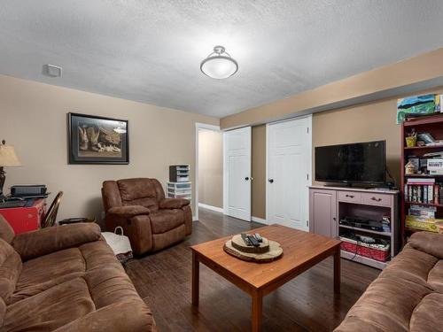 253 Royal Ave, Kamloops, BC - Indoor Photo Showing Living Room