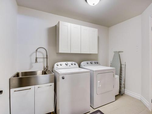 Salle de lavage - 57 Ch. De La Montagne, Val-Des-Monts, QC - Indoor Photo Showing Laundry Room