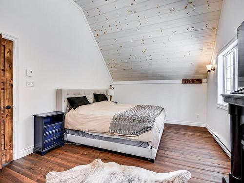 Chambre Ã  coucher principale - 57 Ch. De La Montagne, Val-Des-Monts, QC - Indoor Photo Showing Bedroom