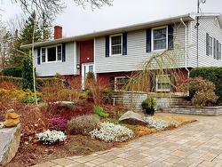 66 Woodland Drive  Wolfville, NS B4P 1H8