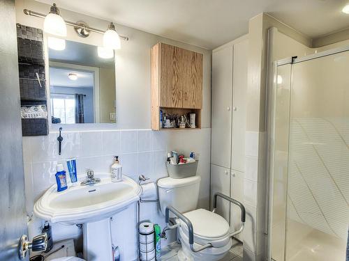 Bathroom - 5012  - 5014 Boul. Notre-Dame, Laval (Chomedey), QC - Indoor Photo Showing Bathroom
