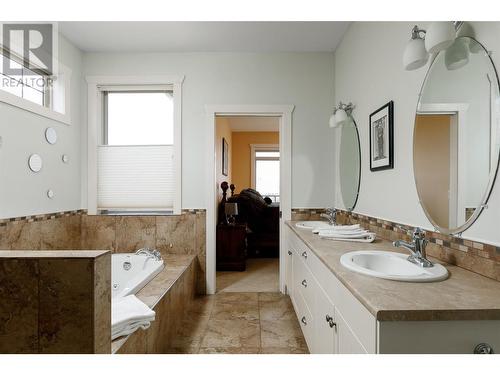 1132 Steele Court, Kelowna, BC - Indoor Photo Showing Bathroom