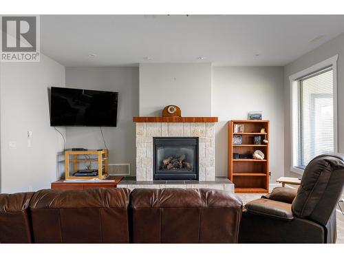 1132 Steele Court, Kelowna, BC - Indoor Photo Showing Living Room With Fireplace