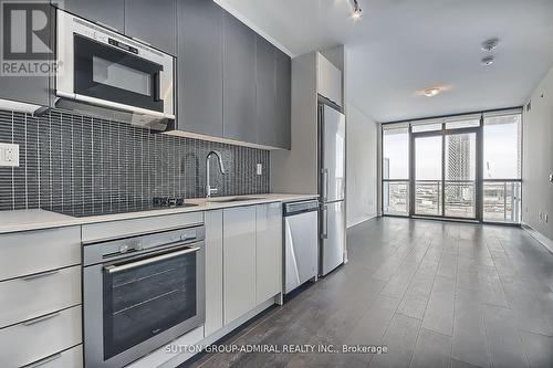 #1206 -2916 Highway 7 Rd, Vaughan, ON - Indoor Photo Showing Kitchen With Upgraded Kitchen