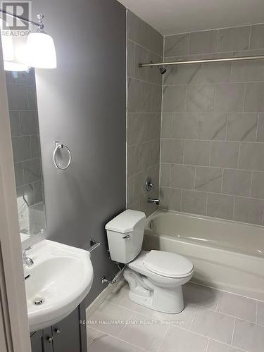 45 Campbell Ave, Barrie, ON - Indoor Photo Showing Bathroom