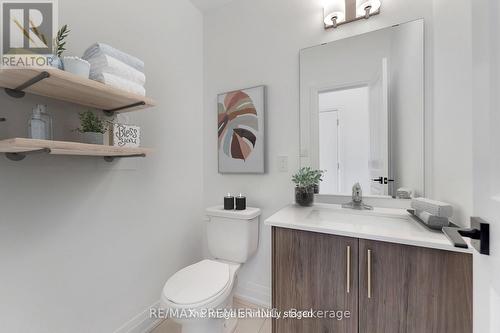 10 Fairlane Avenue, Barrie, ON - Indoor Photo Showing Bathroom