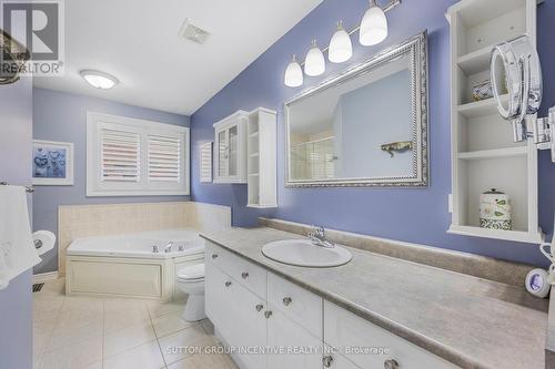 4 Falcon Cres, Barrie, ON - Indoor Photo Showing Bathroom