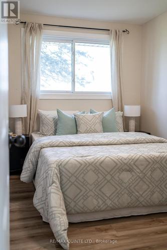 12 Sandy Hook Rd, Quinte West, ON - Indoor Photo Showing Bedroom