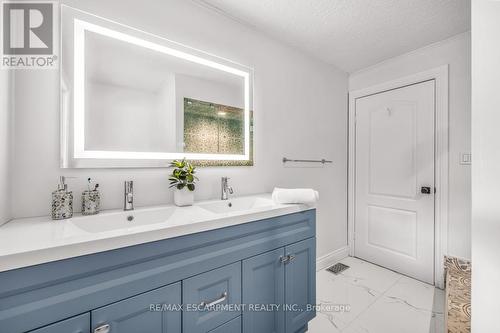 4316 Derry Rd, Burlington, ON - Indoor Photo Showing Bathroom