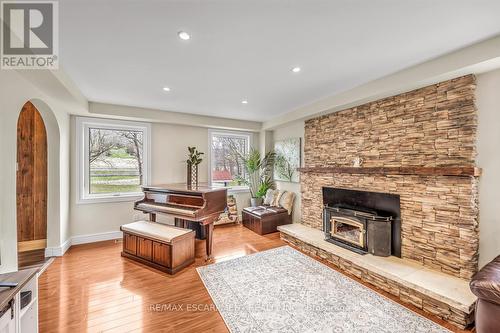 4316 Derry Road, Burlington, ON - Indoor Photo Showing Living Room With Fireplace