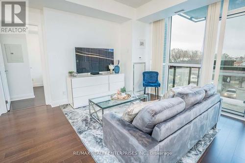 #201 -1 Hurontario St, Mississauga, ON - Indoor Photo Showing Living Room