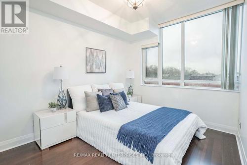 #201 -1 Hurontario St, Mississauga, ON - Indoor Photo Showing Bedroom