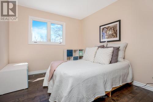 27 Duby Rd N, Halton Hills, ON - Indoor Photo Showing Bedroom