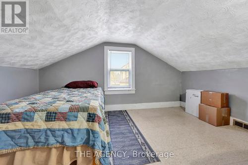 412 Maple Ave S, Brant, ON - Indoor Photo Showing Bedroom