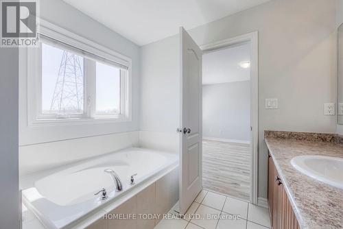 42 Palace St, Thorold, ON - Indoor Photo Showing Bathroom