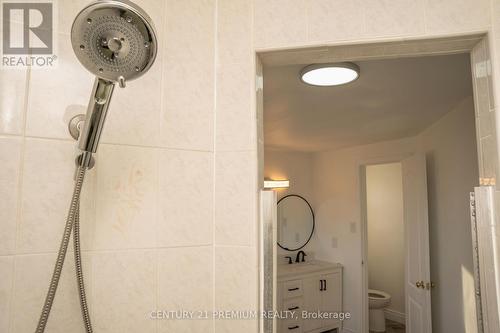 106 Ashbury Crt, London, ON - Indoor Photo Showing Bathroom