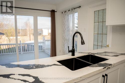 106 Ashbury Crt, London, ON - Indoor Photo Showing Kitchen With Double Sink