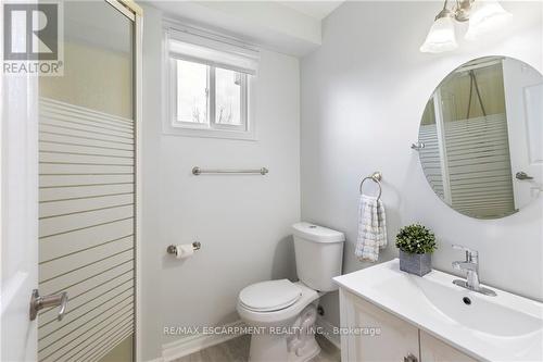 9 Hobart Cres, Brantford, ON - Indoor Photo Showing Bathroom