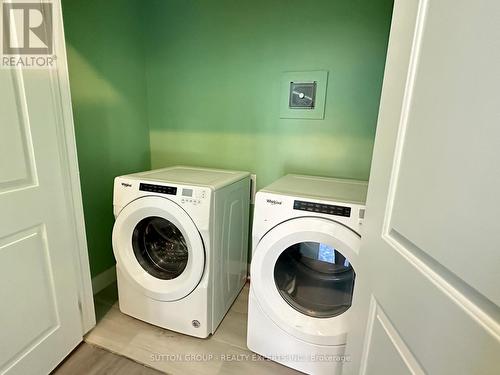 545 Chelton Rd, London, ON - Indoor Photo Showing Laundry Room