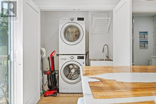 325 Lakewood Avenue, Fort Erie, ON - Indoor Photo Showing Laundry Room