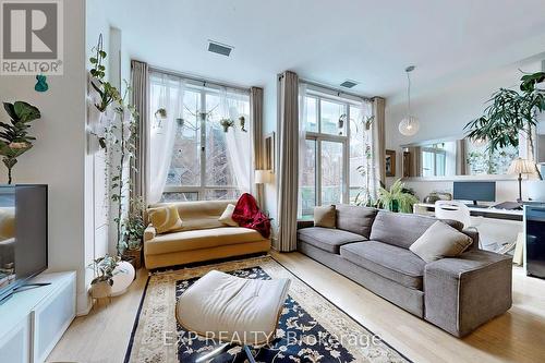 #214 -120 Homewood Ave, Toronto, ON - Indoor Photo Showing Living Room