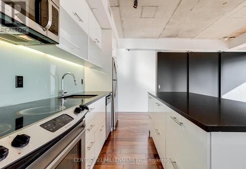 #506 -32 Trolley Cres, Toronto, ON - Indoor Photo Showing Kitchen