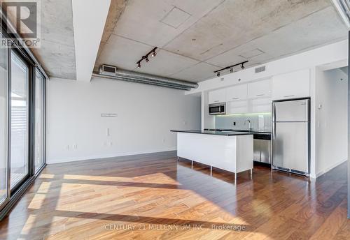 #506 -32 Trolley Cres, Toronto, ON - Indoor Photo Showing Kitchen