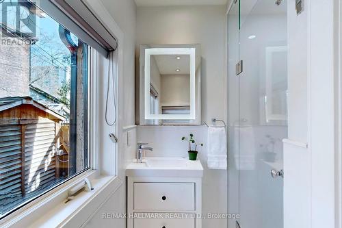 138 Hepbourne St, Toronto, ON - Indoor Photo Showing Bathroom