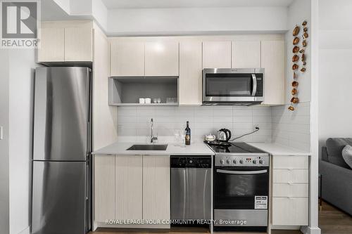#705 -630 Greenwood Ave, Toronto, ON - Indoor Photo Showing Kitchen With Upgraded Kitchen
