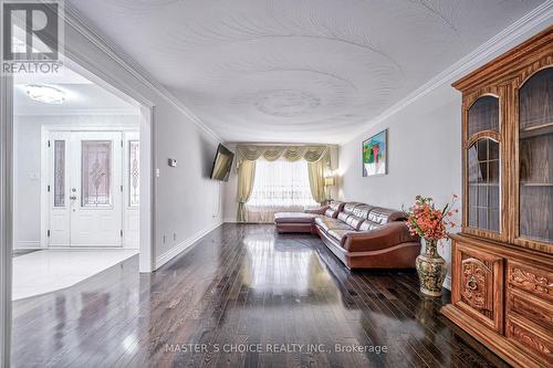 2636 Kennedy Rd, Toronto, ON - Indoor Photo Showing Living Room