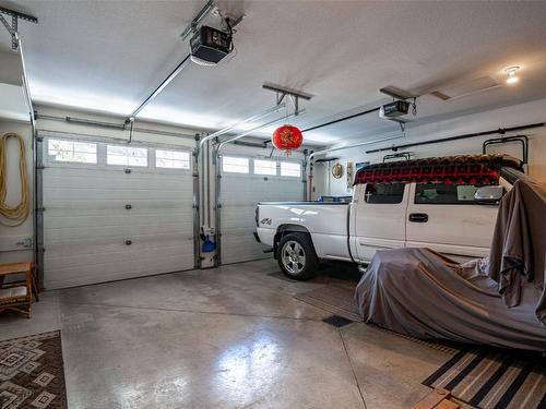 4-2525 Jarvis Street, Armstrong, BC - Indoor Photo Showing Garage