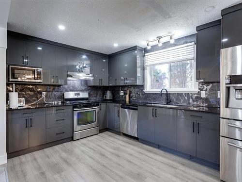 1210 Panorama Lane, Kelowna, BC - Indoor Photo Showing Kitchen With Upgraded Kitchen
