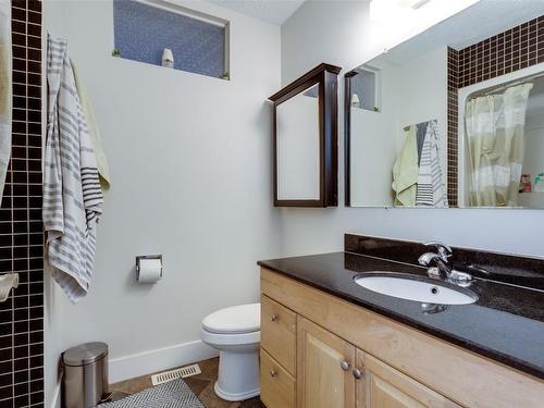 1210 Panorama Lane, Kelowna, BC - Indoor Photo Showing Bathroom