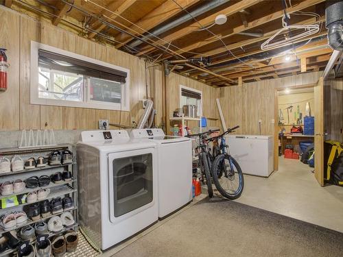 731 Walrod Street, Kelowna, BC - Indoor Photo Showing Laundry Room