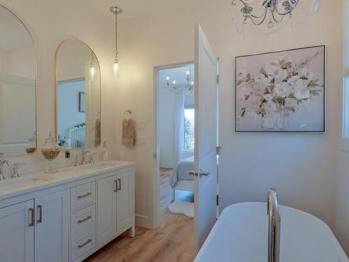 10290 Columbia Way, Vernon, BC - Indoor Photo Showing Bathroom