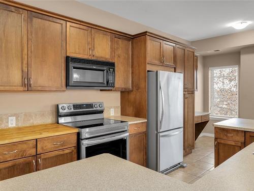 402-1007 Harvey Avenue, Kelowna, BC - Indoor Photo Showing Kitchen